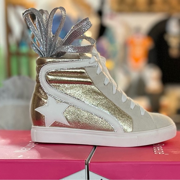 Star Sneakers NEW with box - Picture 2 of 2